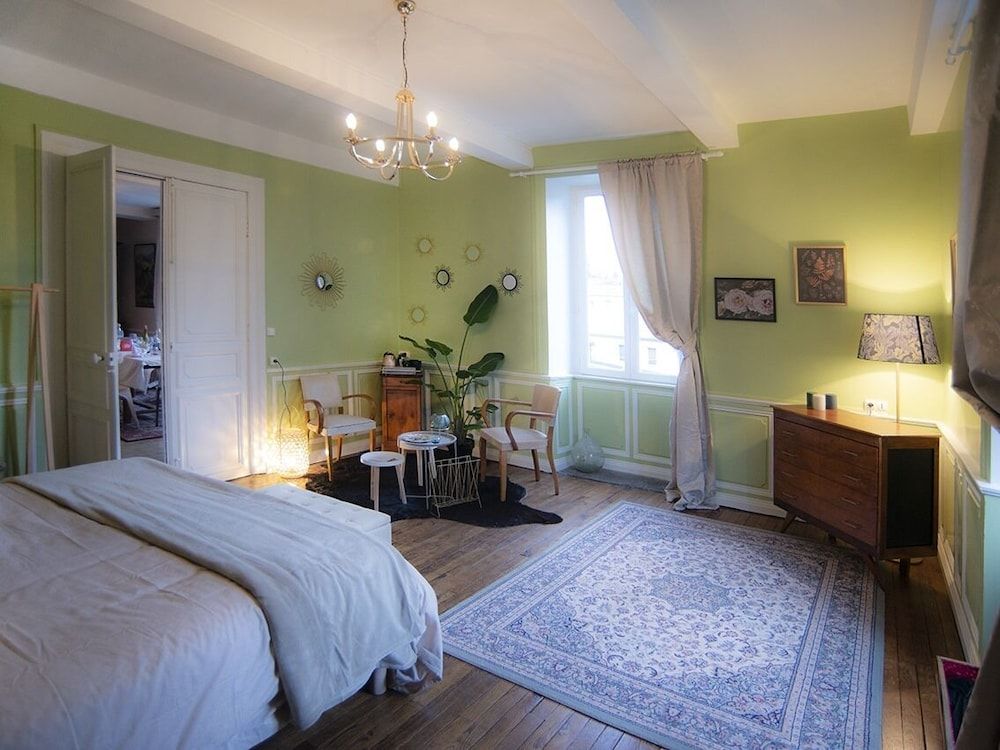 Standard Apartment, Private Bathroom, River View (Chambre sur Sioule)