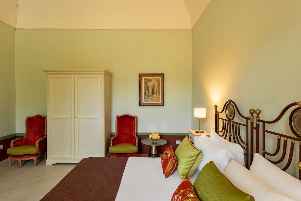 Palazzo Donna Elisabetta -Guest House Luxury Triple Room, Garden View 2