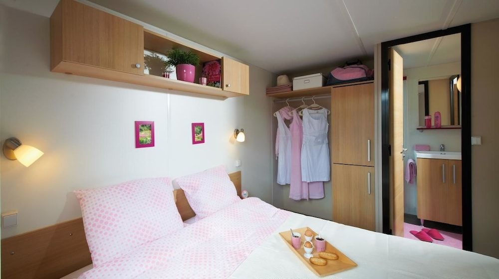 Classic Mobile Home (2 Adults)