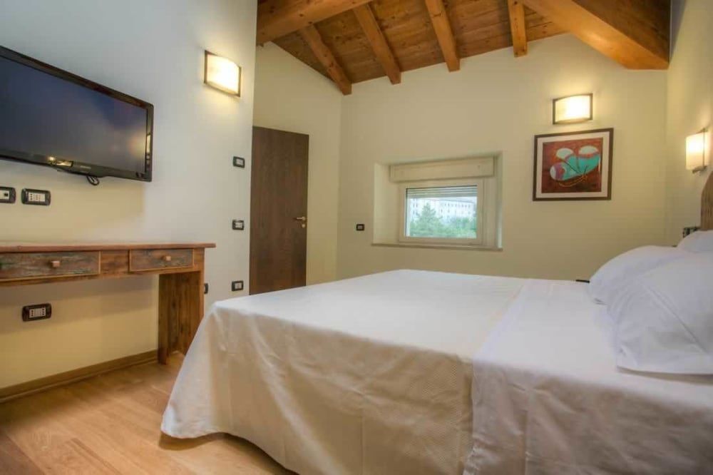 Hotel il Duca del Montefeltro Deluxe Double or Twin Room 2
