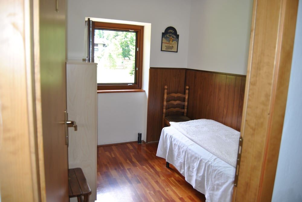 Single Room, Shared Bathroom