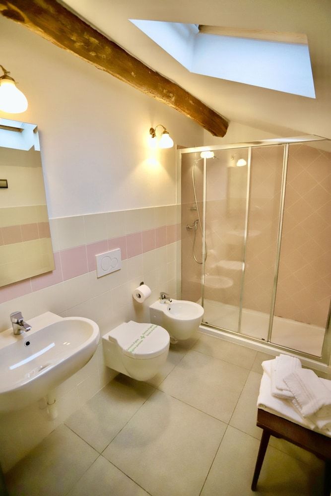 La Villa Del Lago Comfort Room 9