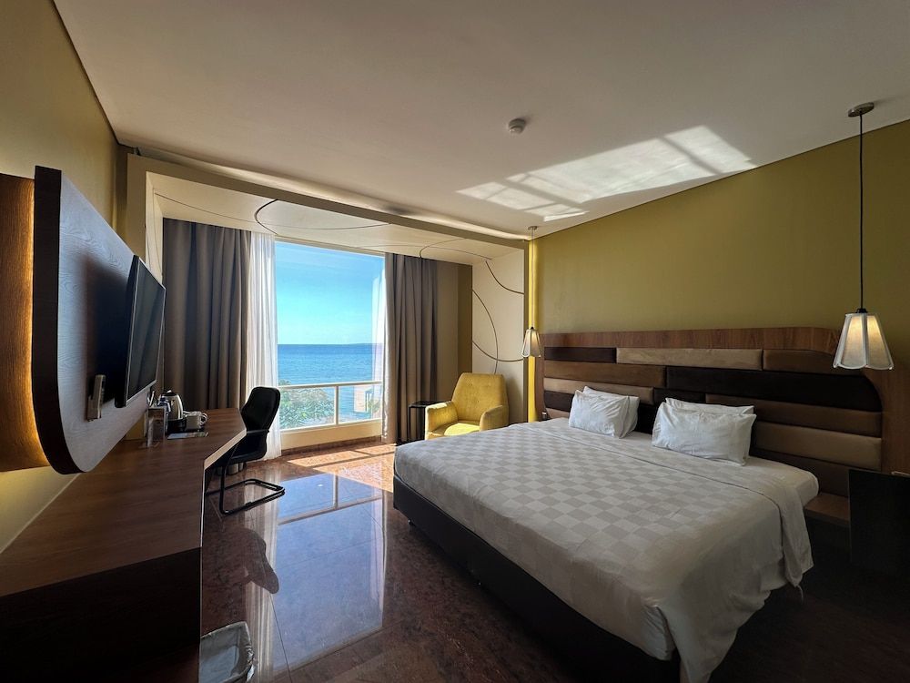 Swiss-Belcourt Kupang Deluxe Double Room, Sea View