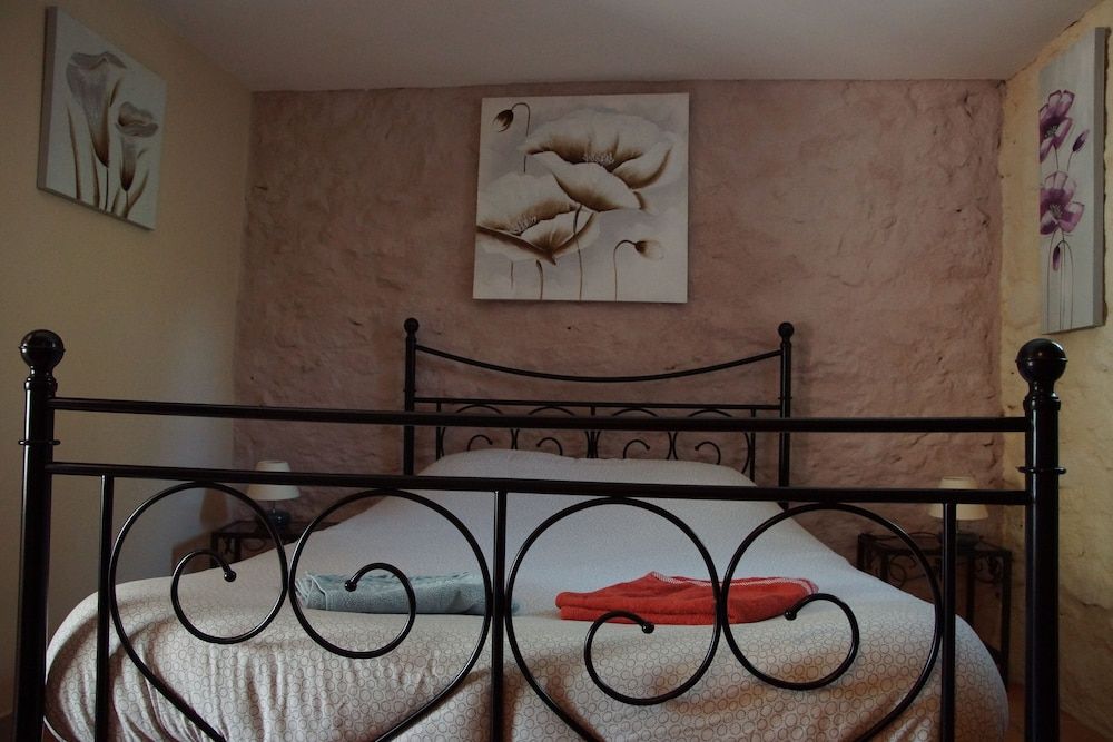 Prieuré d'orniols Traditional Room (LE PATIO) 2