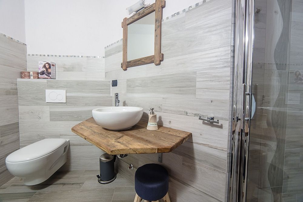 Alpe Rebelle Double Room, Private Bathroom 8