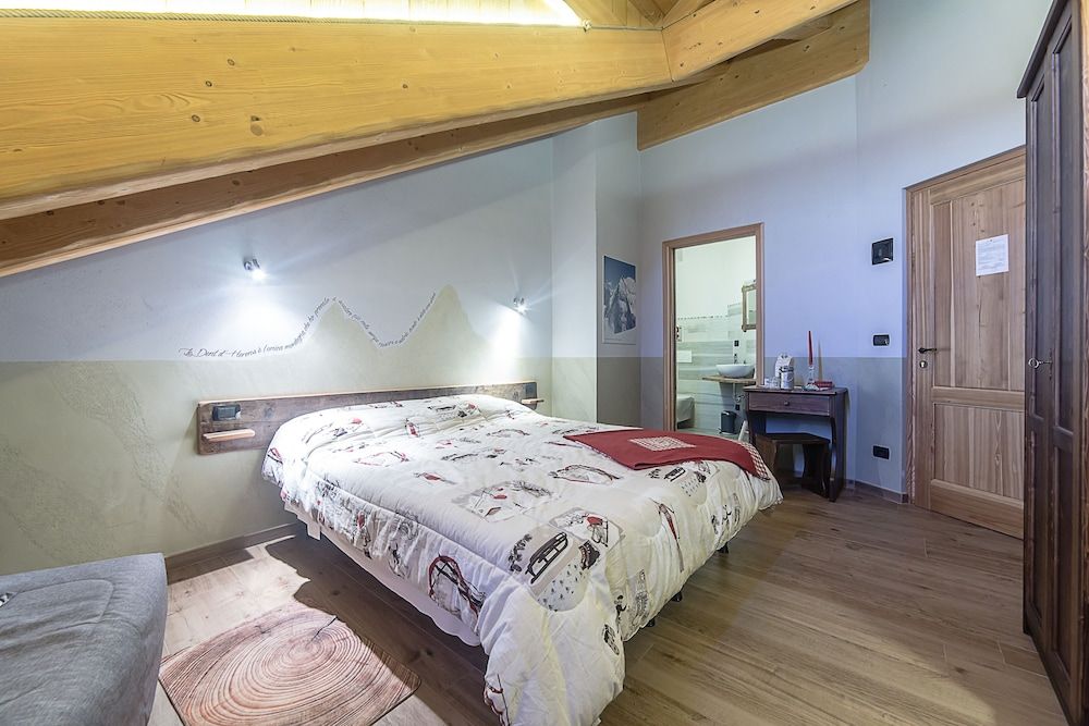Alpe Rebelle Double Room, Private Bathroom 3