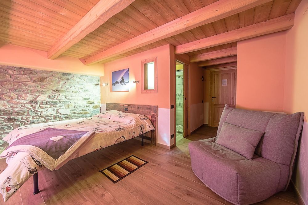 Alpe Rebelle Double Room, Private Bathroom 4