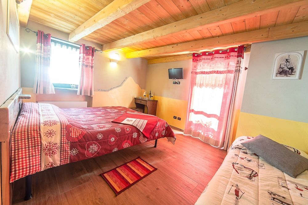 Alpe Rebelle Triple Room, Private Bathroom 2