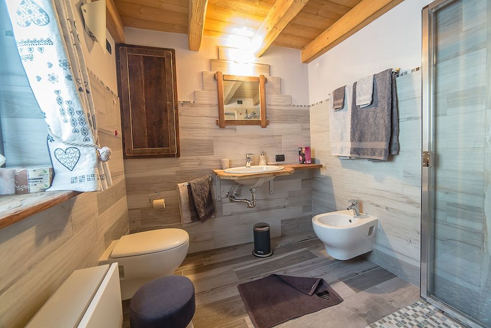 Alpe Rebelle Double Room, Private Bathroom 9