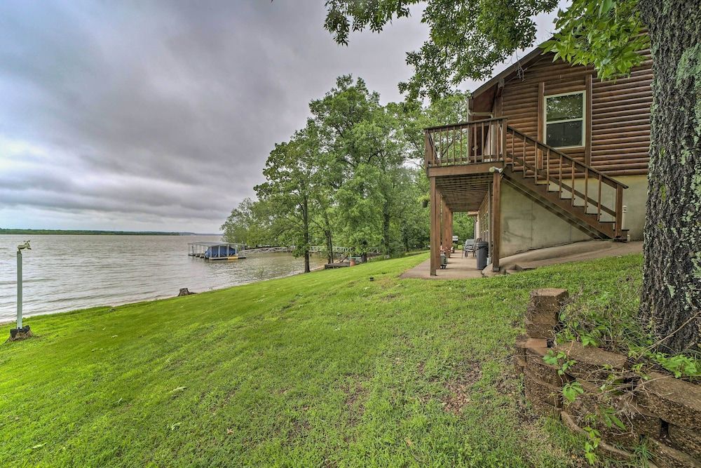 'sunset Cove' Lakefront Escape w/ Deck + Yard