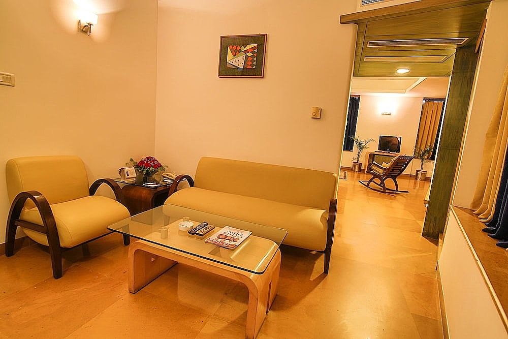 Executive Suite, 1 King Bed, Bathtub, City View