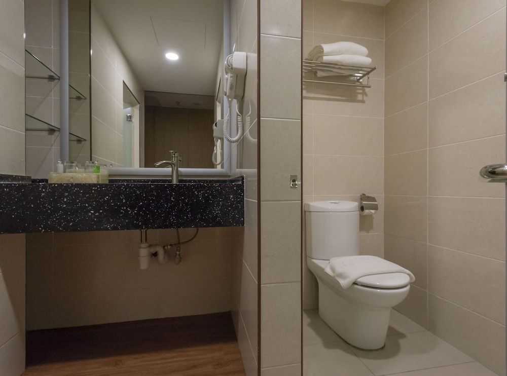 Hotel Holmes GP Standard Twin Room 4