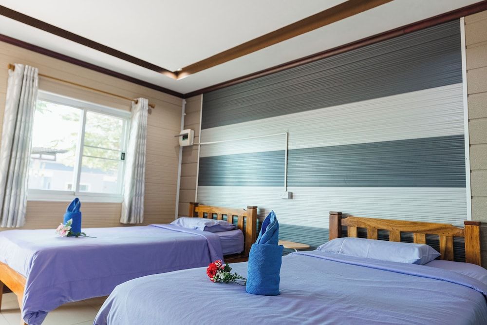 Baan Sabuy Jung Basic Twin Room 4