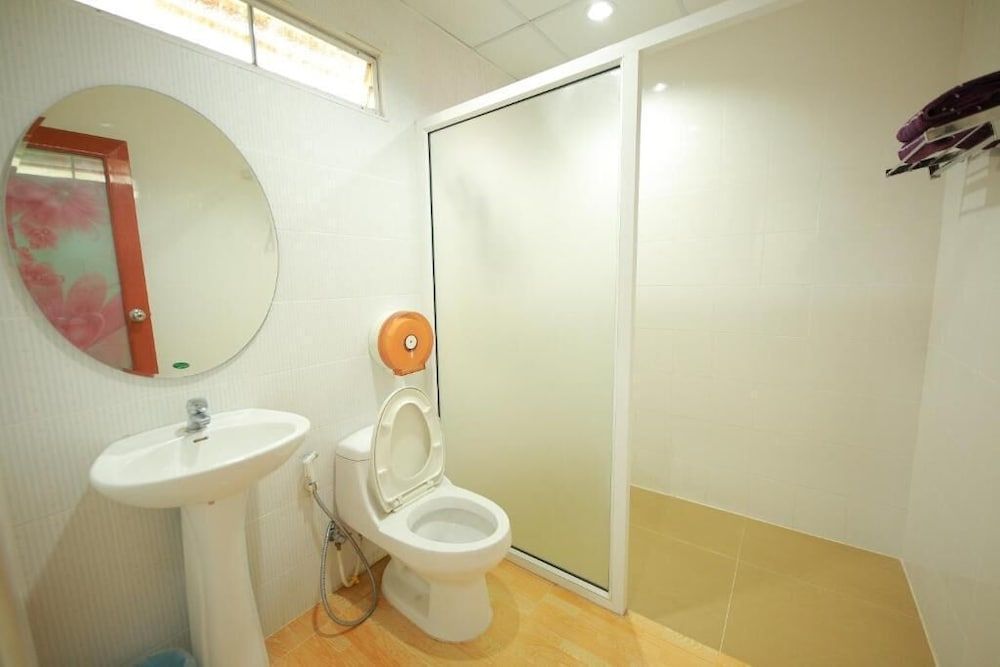 Baan Sabuy Jung Basic Twin Room 7