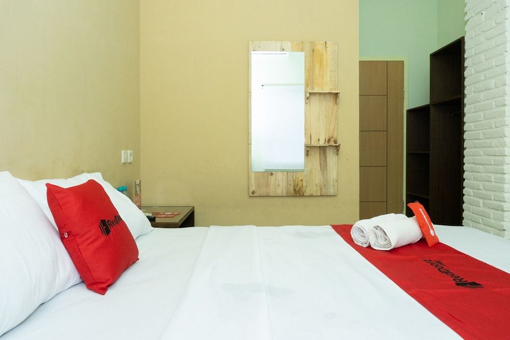 Premium Room (RedDoorz)