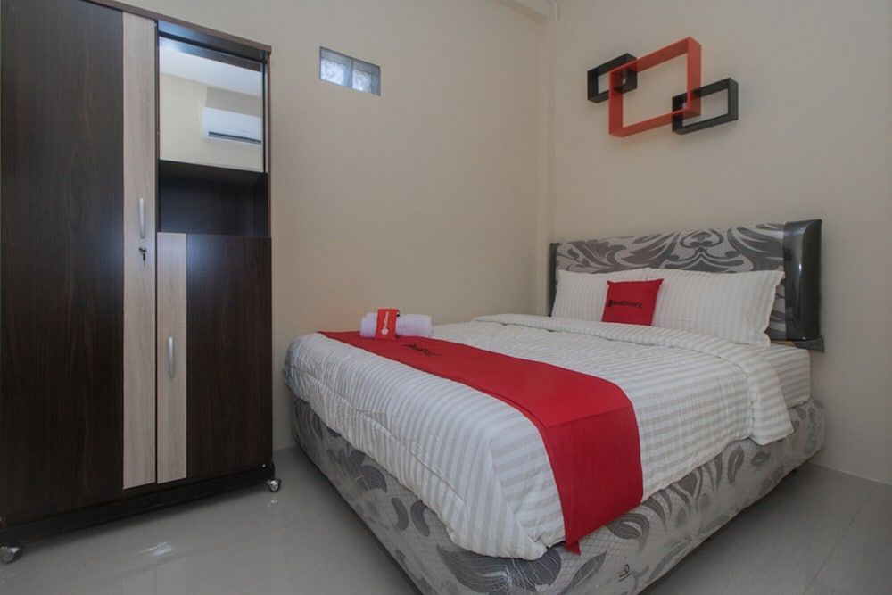 Double Room (RedDoorz)