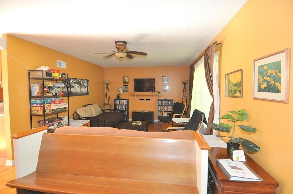 House, Multiple Beds (Creekview Cabin - A Perfect Escape)