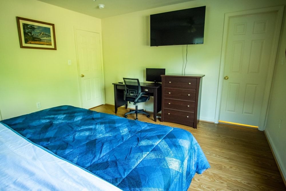 House, Multiple Beds (Cacapon Connected - Workplace Retreat)