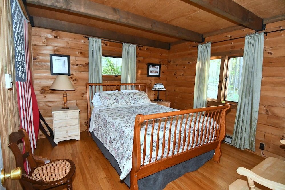 House, Multiple Beds (The Outlook - A Majestic View!)