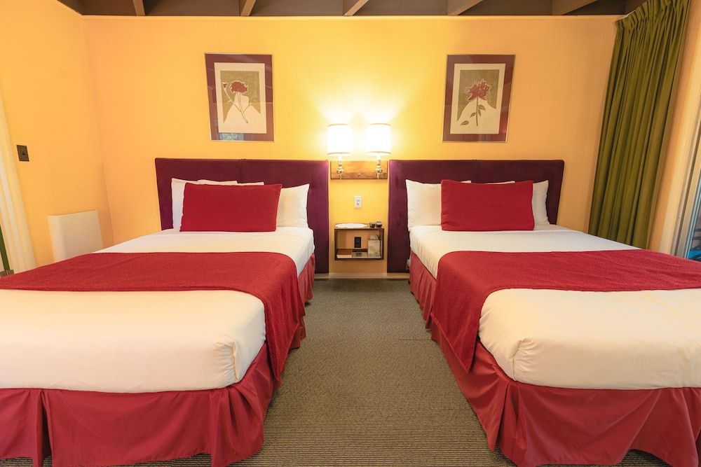 Motel Long Lake and Cottages Motel Room # 19 [nearest to the lake]