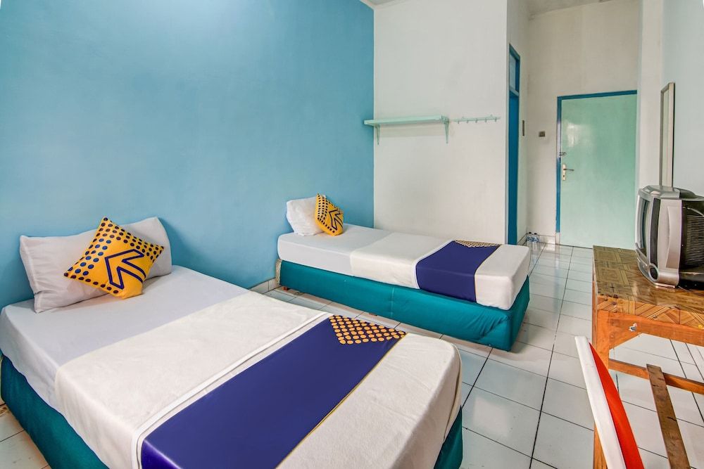 Spot ON 90964 Hotel Margadana Classic Twin Room 4