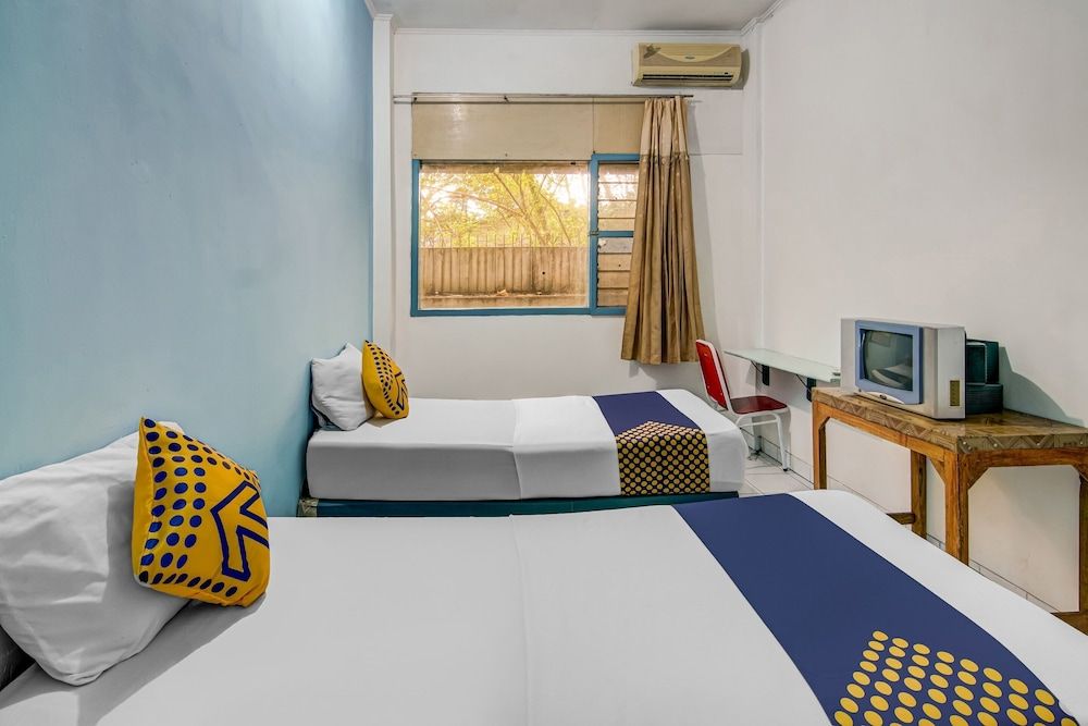 Spot ON 90964 Hotel Margadana Basic Twin Room 3