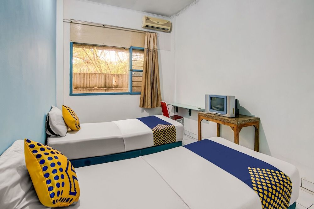 Spot ON 90964 Hotel Margadana Basic Twin Room 2