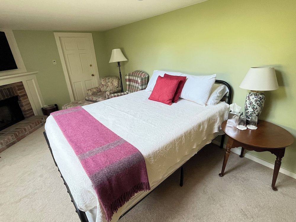 Windham Hill Inn Room, 1 Queen Bed, Garden View