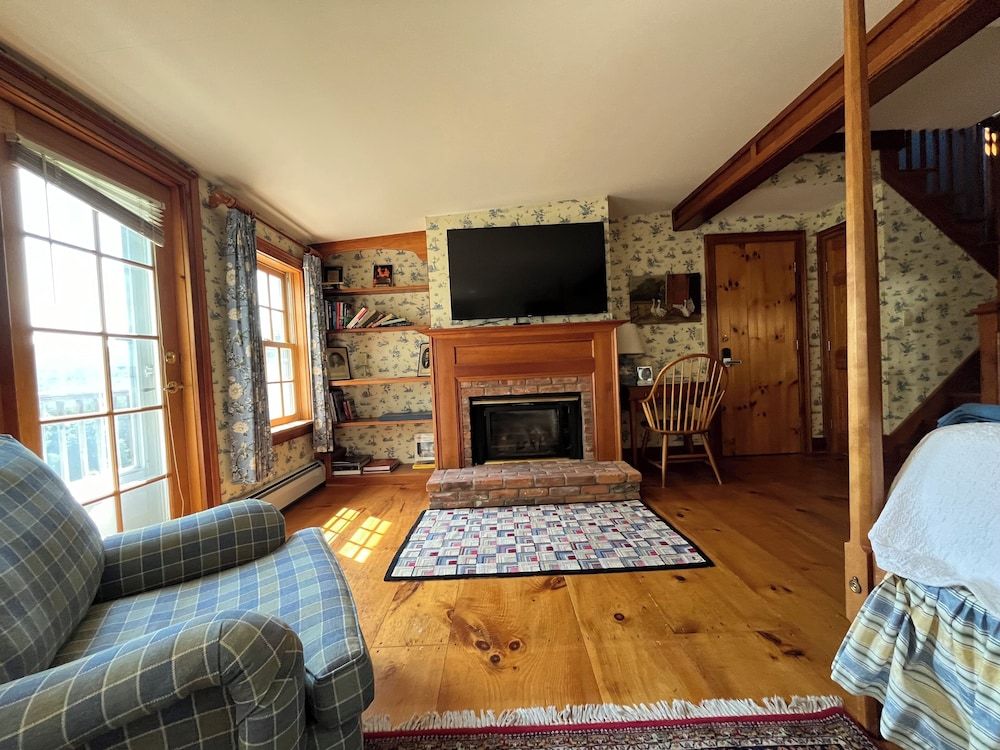 Windham Hill Inn Romantic Room, 1 King Bed 12