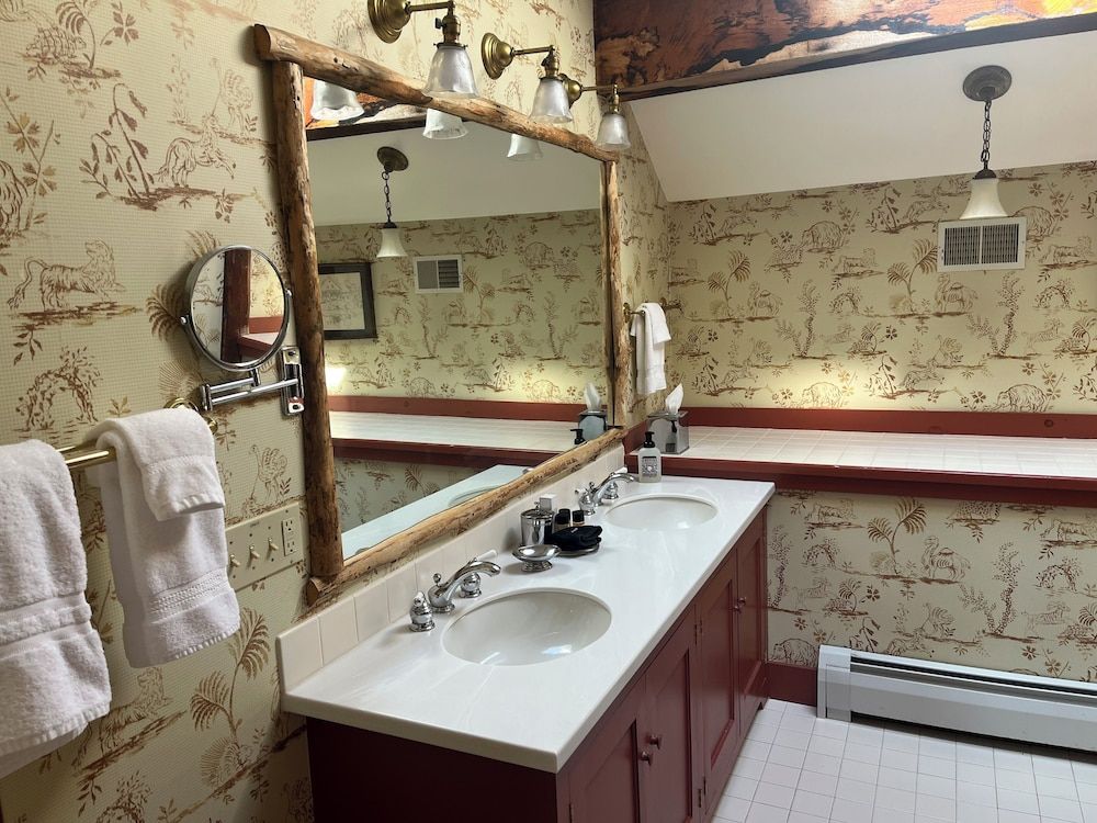 Windham Hill Inn Romantic Room, 1 King Bed 9