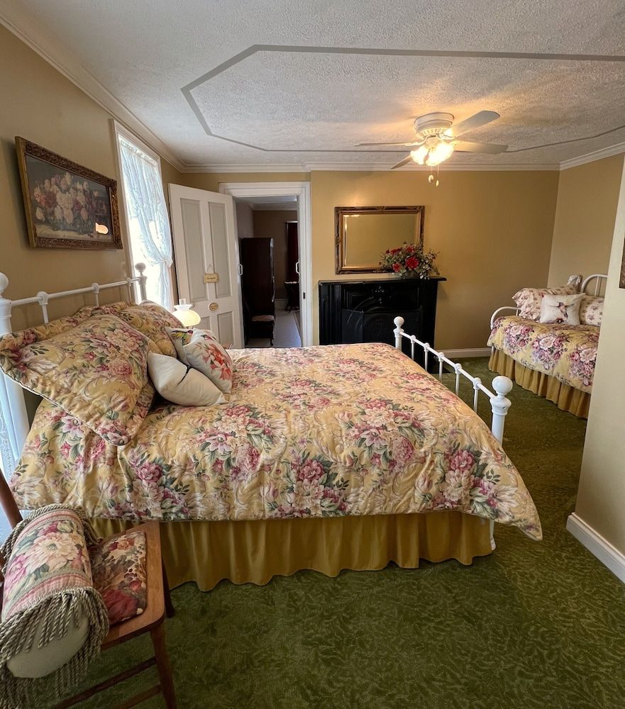 Rocky Hill Inn Signature Double Room 4