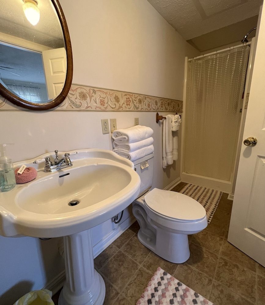 Rocky Hill Inn Premium Double Room, 1 King Bed 5