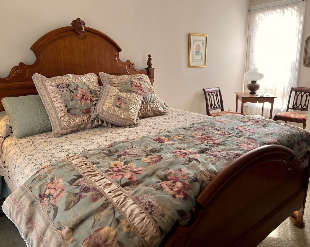 Rocky Hill Inn Deluxe Double Room, 1 King Bed 2