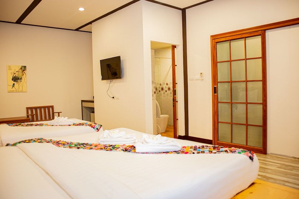 Saline Hot Spring Resort Deluxe Triple Room 5