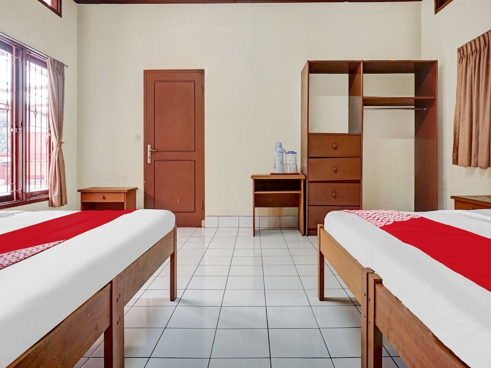 Capital O 90596 Hotel Griya Astoeti Family Suite 4