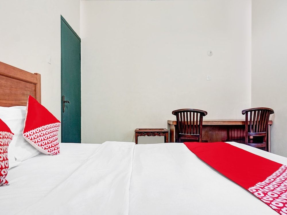 Capital O 90596 Hotel Griya Astoeti Standard Double Room 4