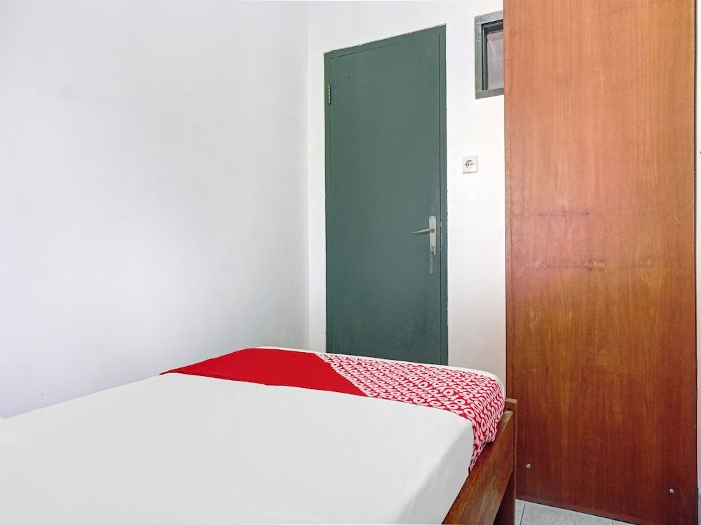 Capital O 90596 Hotel Griya Astoeti Economy Single Room 4