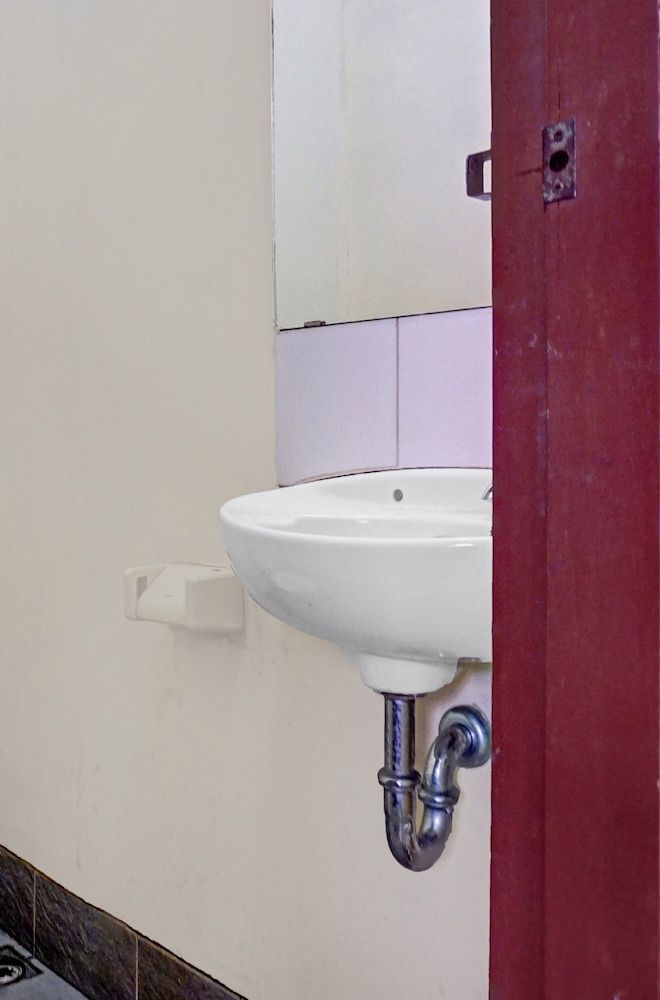 Capital O 90596 Hotel Griya Astoeti Standard Double Room 6