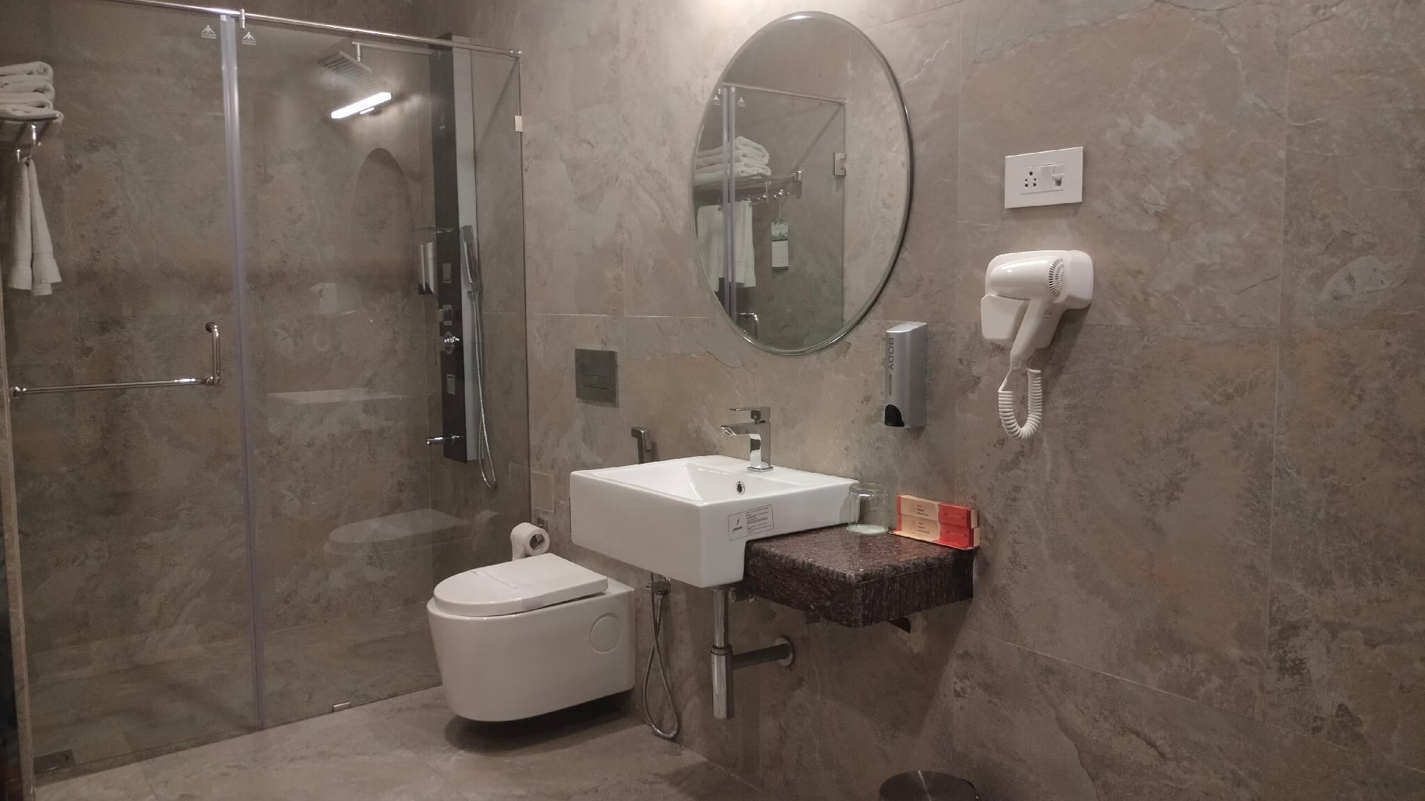 Superior King Suite