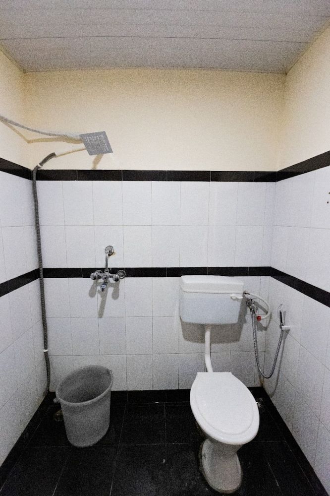 Hotel Deendayal Deluxe Room 13