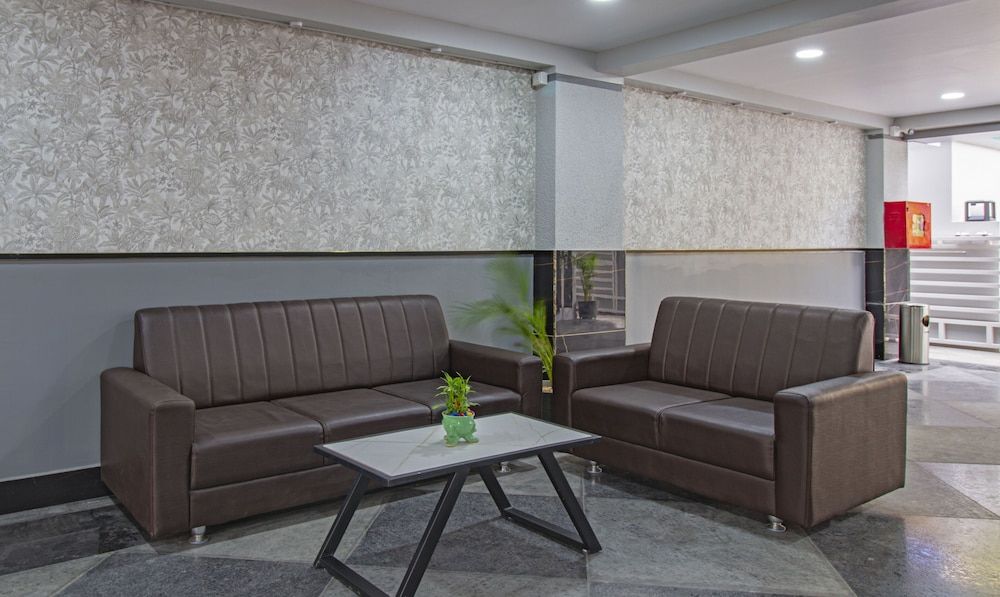 undefined Treebo Abhi Suites, Guntur 3