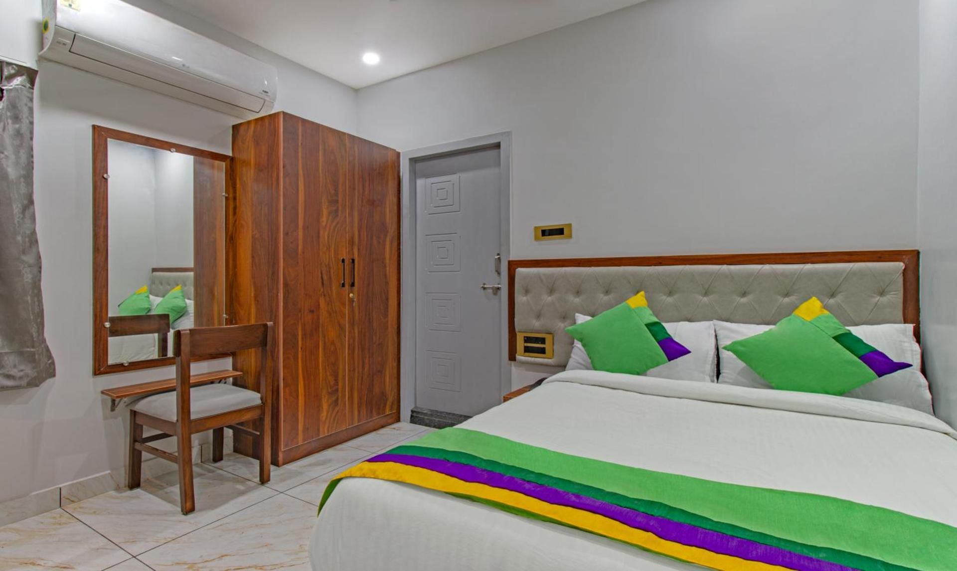 Treebo Abhi Suites, Guntur Standard Double Room 3