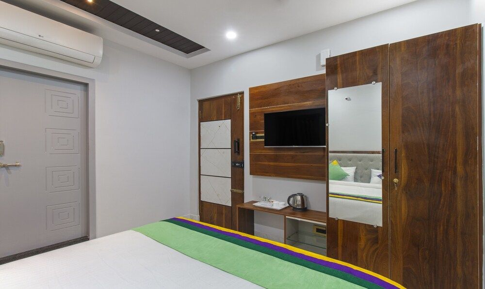 Treebo Abhi Suites, Guntur Standard Double Room 10