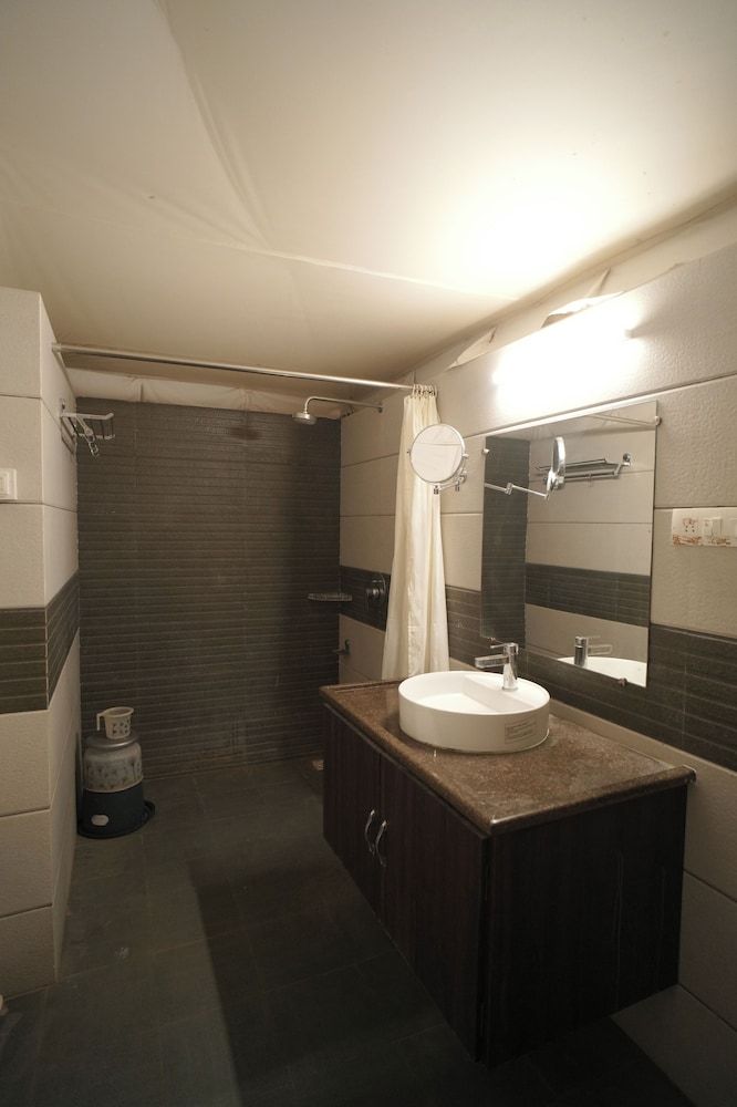 Palace Beach Camp Luxury Tent 7