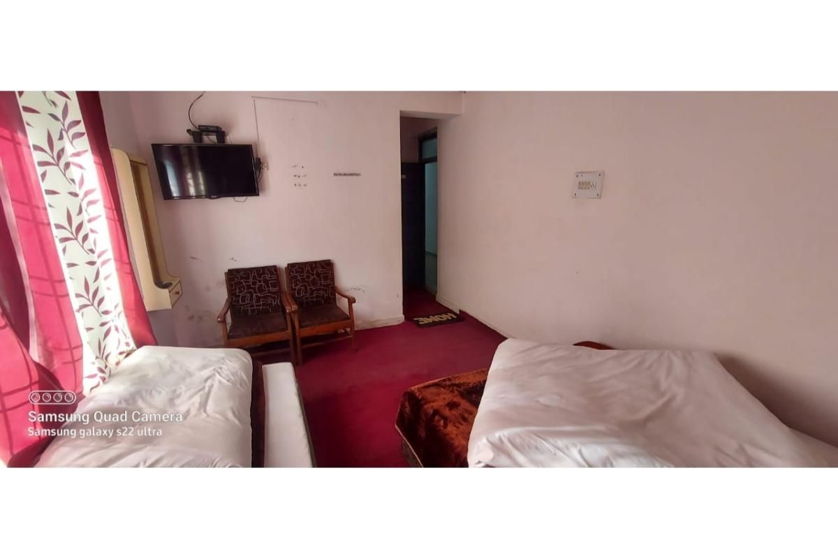 Hotel Shankar Shree Triple Deluxe Room