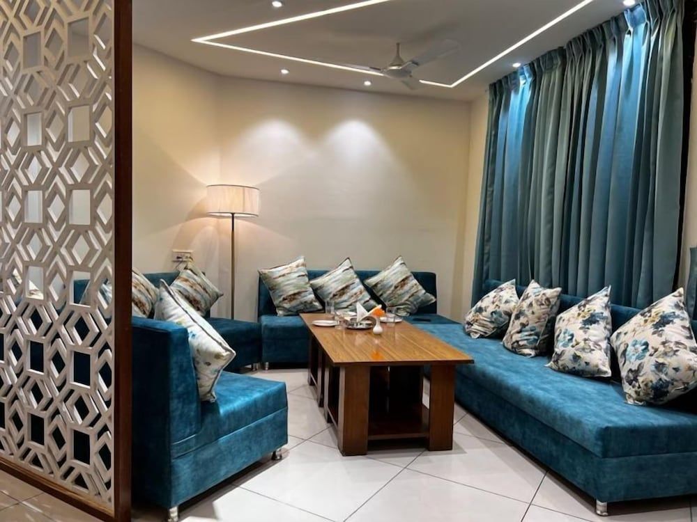 undefined Hotel Grand Riviera 3