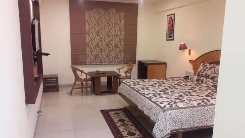 Hotel Grand Riviera Deluxe Room 2