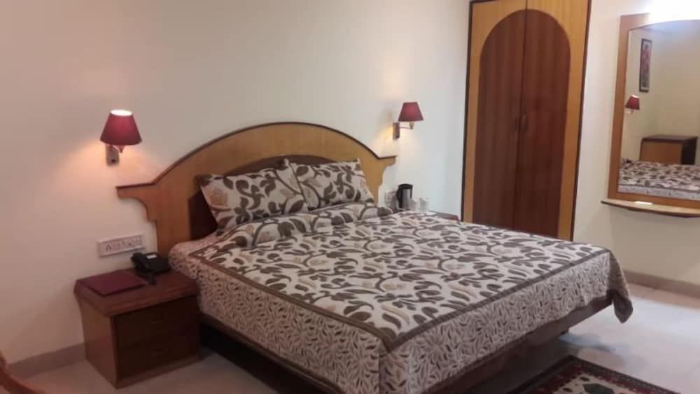 Hotel Grand Riviera Deluxe Room 3