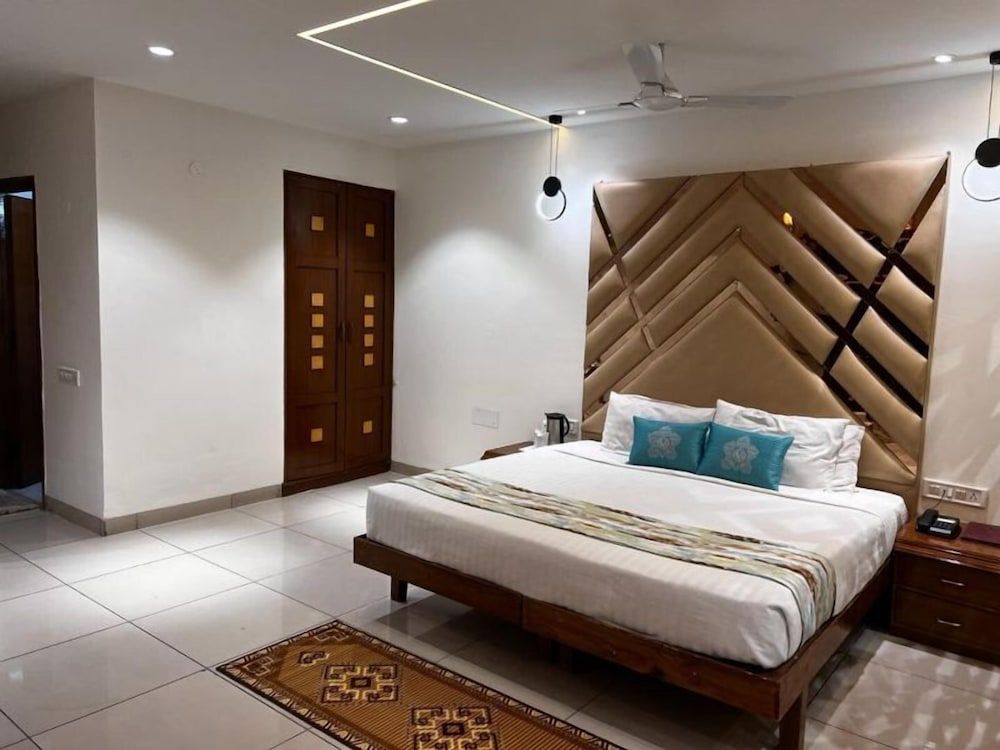 undefined Hotel Grand Riviera 9