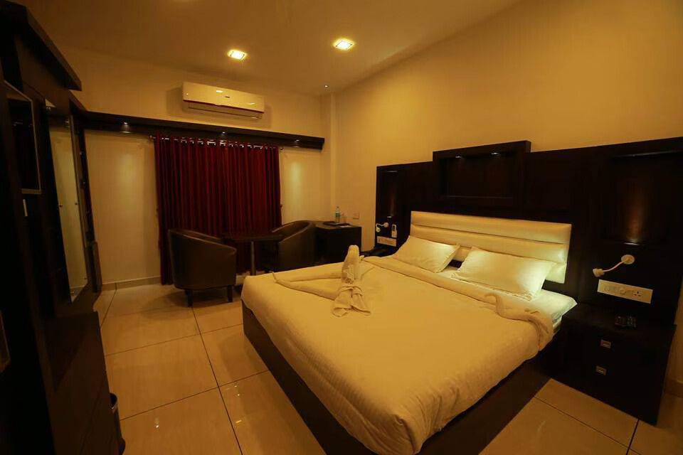 Hotel Theertha International Executive Room 2